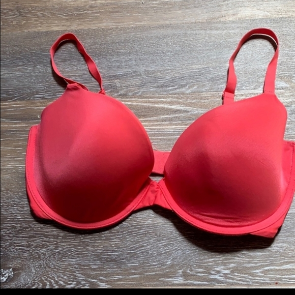 Victoria’s Secret 34DD bra - Picture 2 of 2